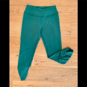Beyond Yoga Cropped Leggings